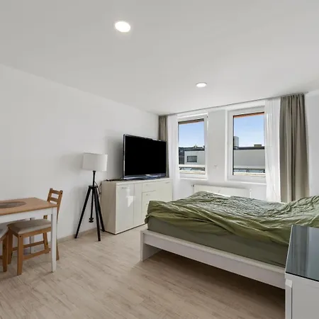 Koeln,leverkusen Bahnhof,innenstadt,messe