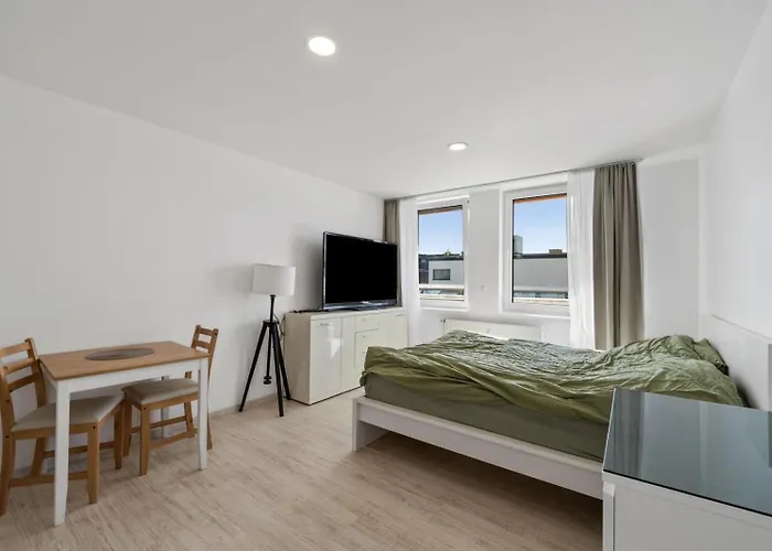 Koeln,leverkusen Bahnhof,innenstadt,messe